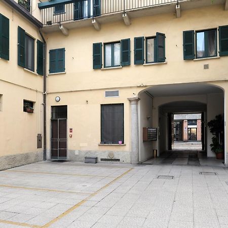 Comecasa Bright Terraced Apartment In Porta Romana Vicino Clinica Mangiagalli Milan Luaran gambar
